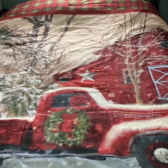 Lakeside Collection Other - NWT- Holiday Bedroom Comforter